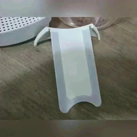 NWOT Pampered Chef Gravy Separator 4 cups/  32 oz/ 1000ml capacity - Picture 3 of 5